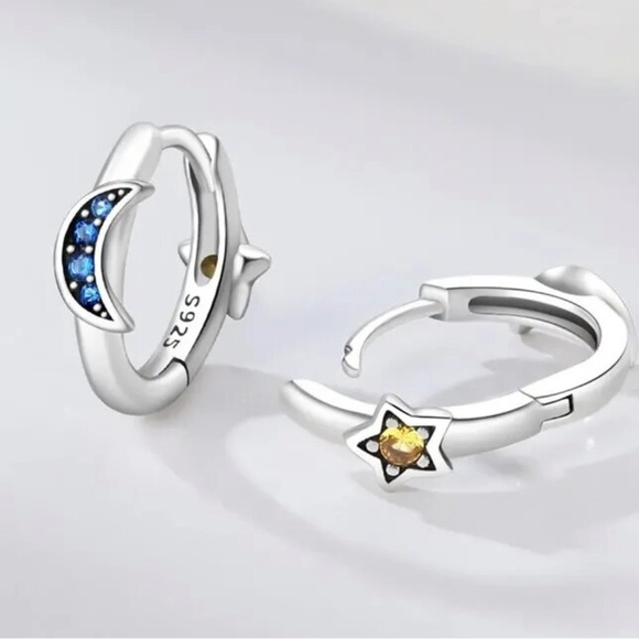 NWOT Sterling silver star and moon earring Huggies 10mm - Picture 4 of 5